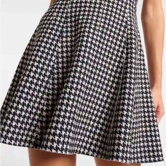 Mia Mod Dresses & Skirts - $10 Deals🤝🔖Mia Mod houndstooth heavy knit skirt unlined knee length high waist